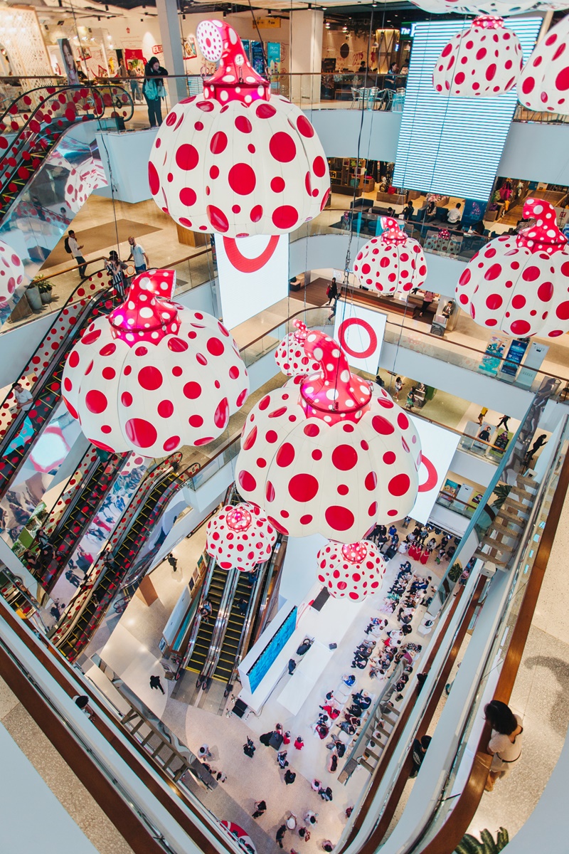 the wOrlds iconic masterpiece Of art at centralwOrld