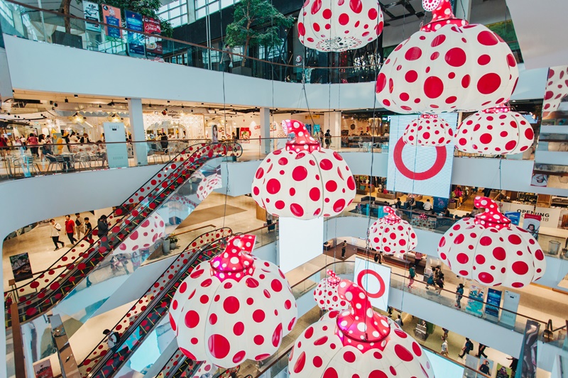 the wOrlds iconic masterpiece Of art at centralwOrld