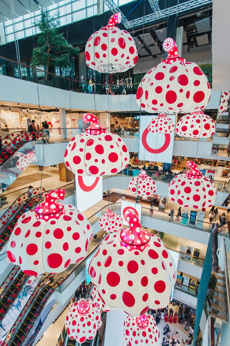 the wOrlds iconic masterpiece Of art at centralwOrld