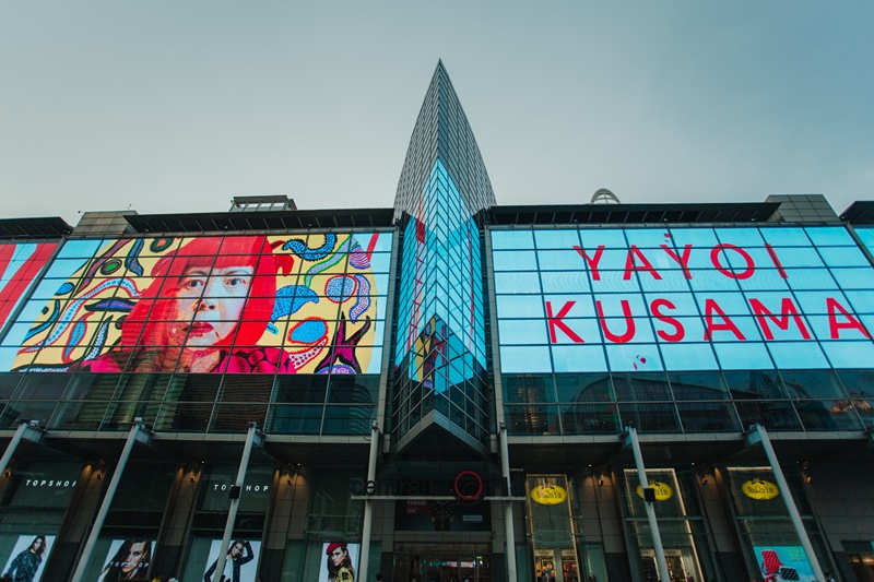 the wOrlds iconic masterpiece Of art at centralwOrld