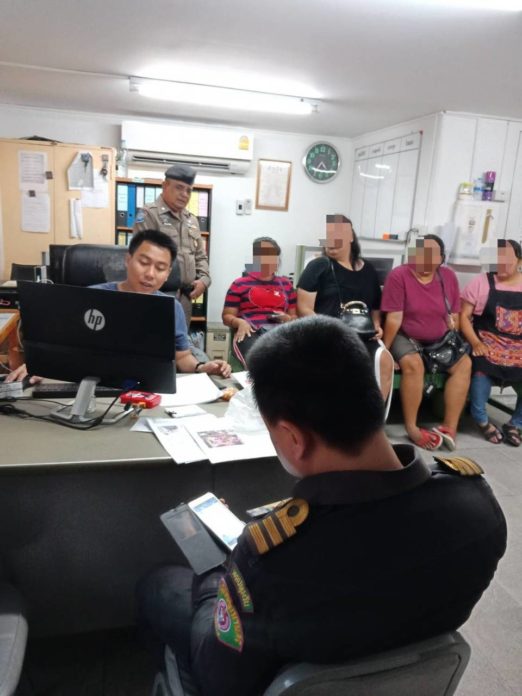 พวงมาลัยไหว้พระพรหม แยกราชประสงค์