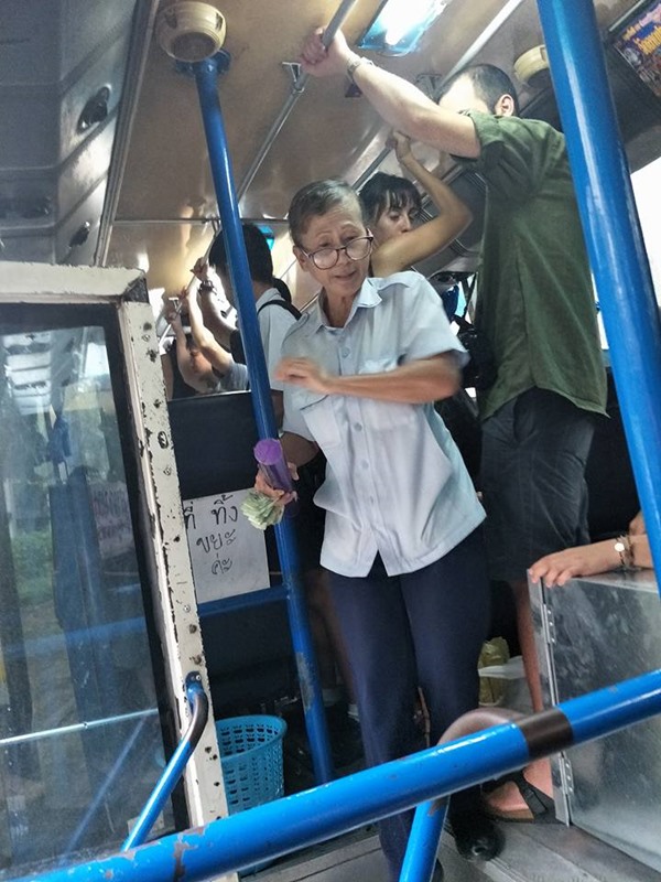 กระเป๋ารถเมล์ ปอ.524