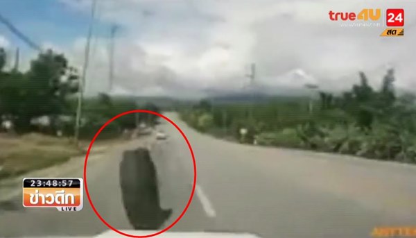 รถบรรทุกล้อหลุด