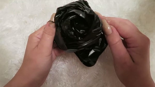 ชุดจากถุงขยะ