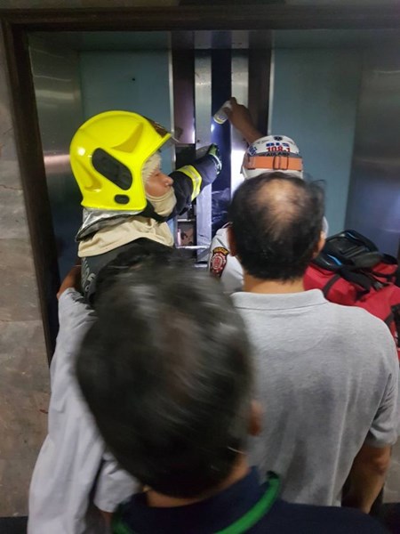 ลิฟท์ตก