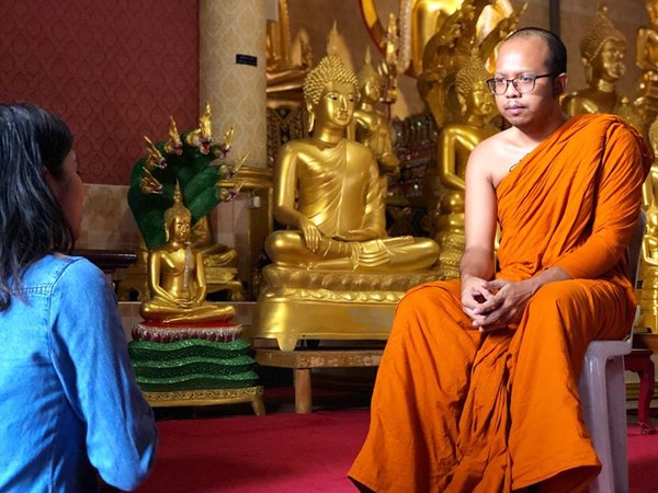 พระมหาไพรวัลย์ สงสัย อ.อ้อย แต่งหน้าแต่ไม่ยึดติดรูปกาย ทำได้ไง