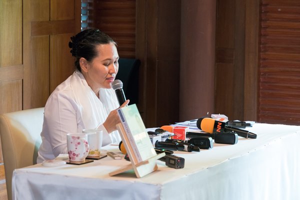 พระมหาไพรวัลย์ สงสัย อ.อ้อย แต่งหน้าแต่ไม่ยึดติดรูปกาย ทำได้ไง