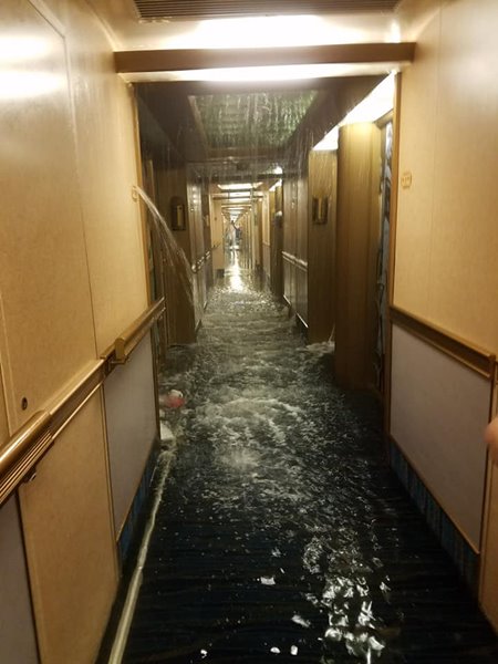 เรือสำราญน้ำรั่ว