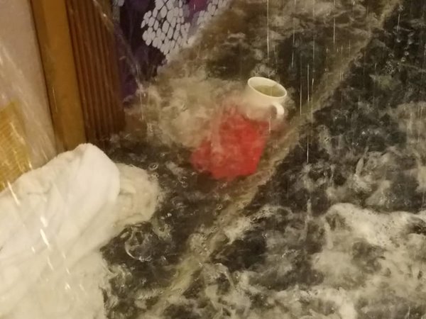 เรือสำราญน้ำรั่ว