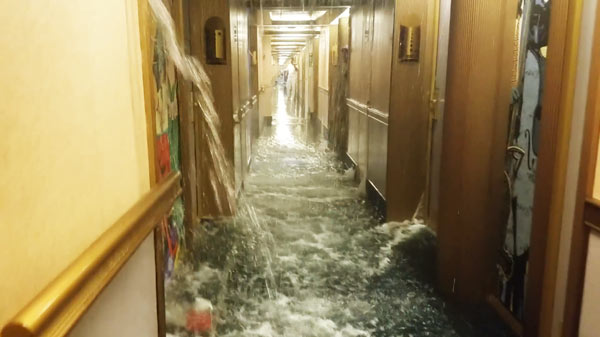 เรือสำราญน้ำรั่ว