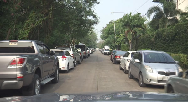 ป้าทุบรถ