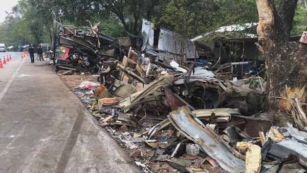 รถทัวร์แหกโค้ง