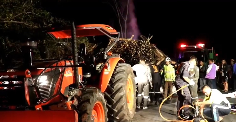 เก๋งชนท้ายรถไถพ่วง