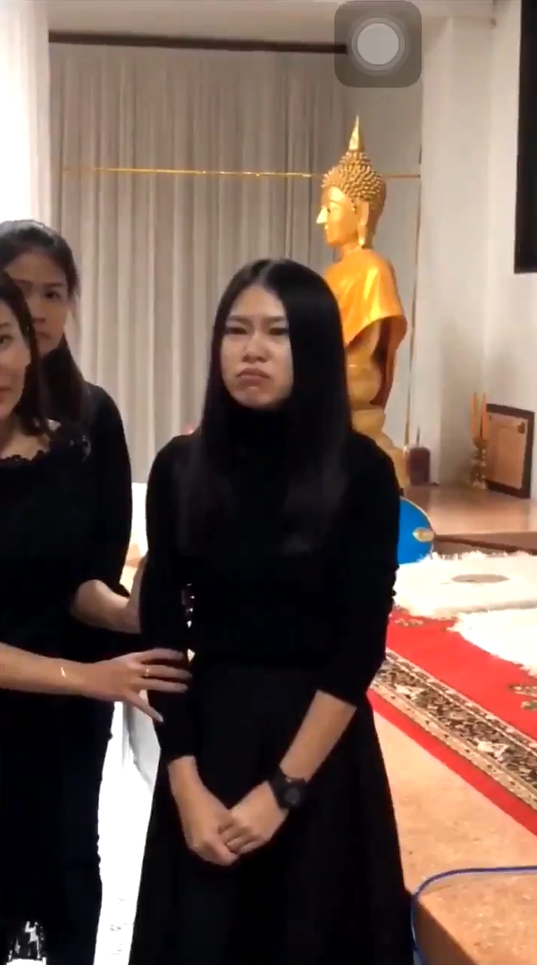 เซนติเมตร พิธีกรล้นตู้