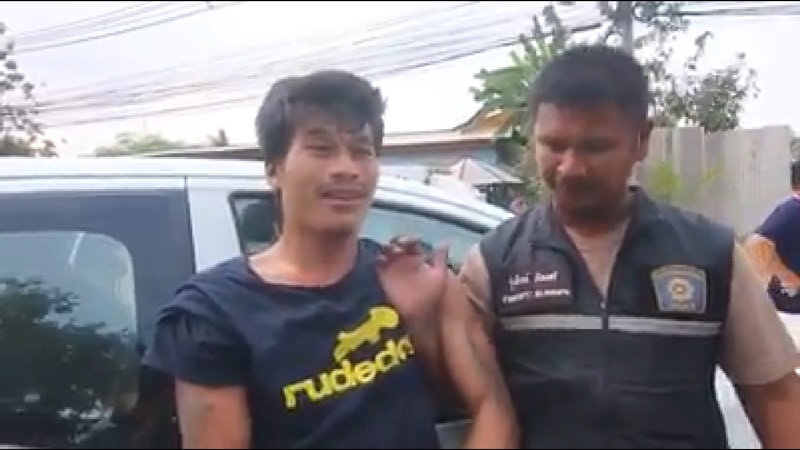 กระบะแหกด่าน