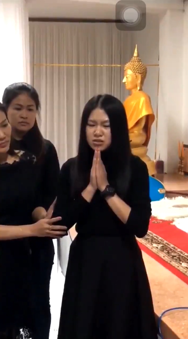 เซนติเมตร พิธีกรล้นตู้