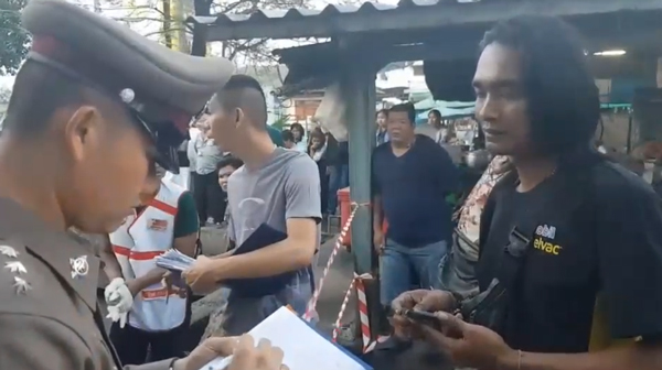 ศีรษะมนุษย์ลอยน้ำ