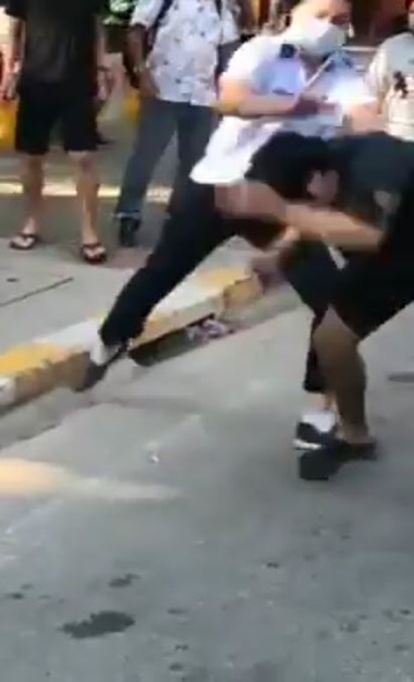 คนขับรถเมล์ vs หนุ่มมอเตอร์ไซค์