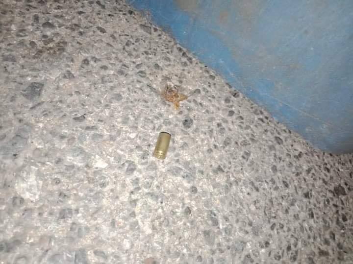 ประกบยิง