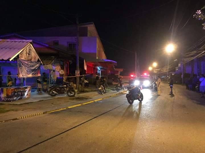 ประกบยิง