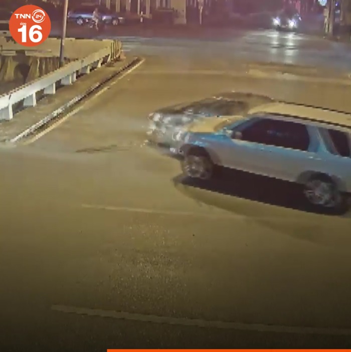 รถตกคลอง