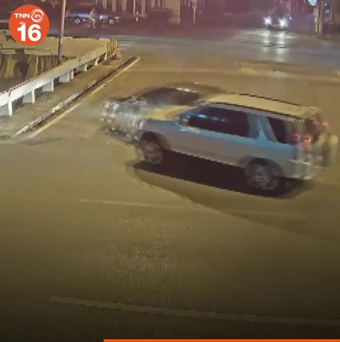 รถตกคลอง