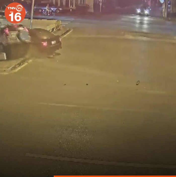 รถตกคลอง