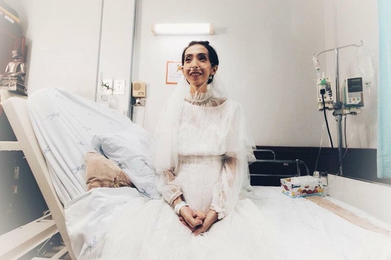 สาวป่วยมะเร็งแต่งงานในโรงพยาบาล