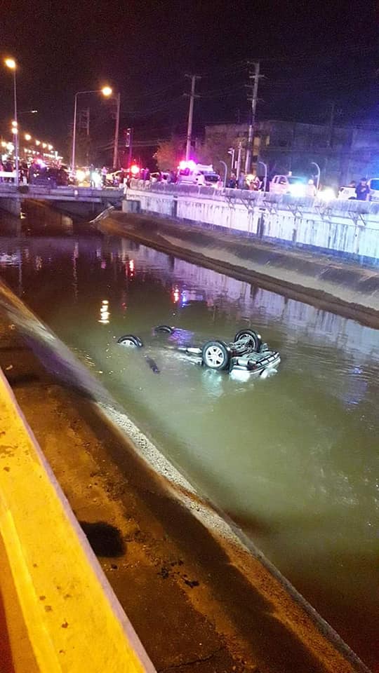 รถตกคลอง