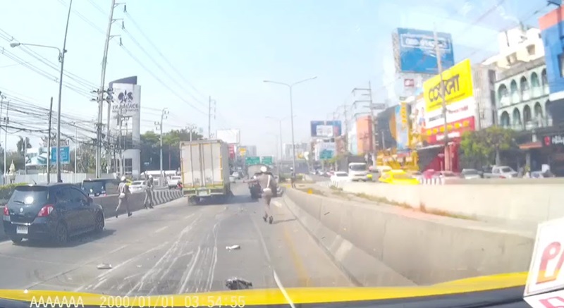 รถ6ล้อแหกด่าน