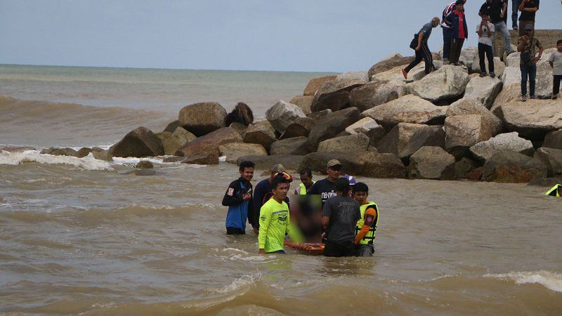 เด็กจมทะเล