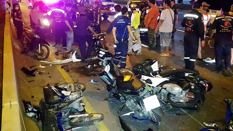 แก๊งแว้นชนสนั่น15คันรวด