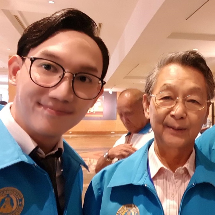 ชวน หลีกภัย