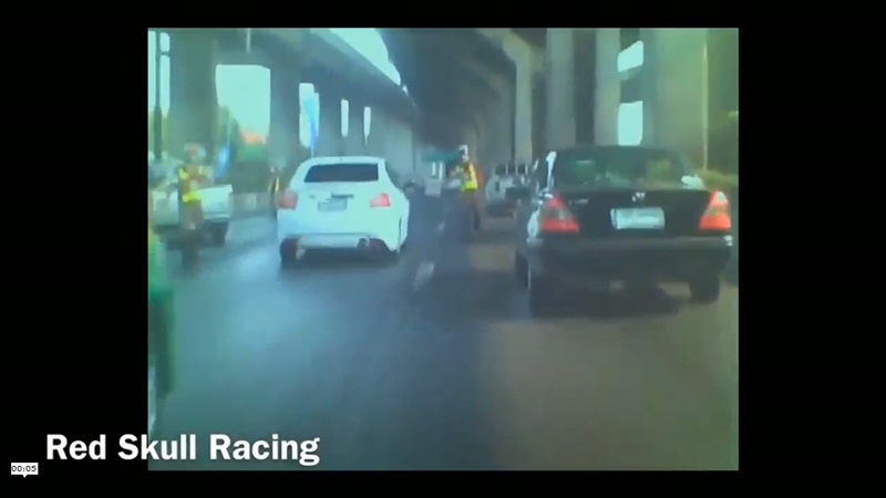 มอเตอร์ไซค์แหกด่าน