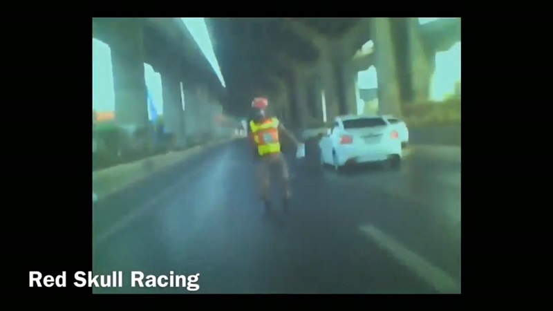 มอเตอร์ไซค์แหกด่าน