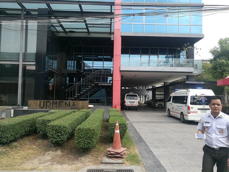 รถชนราวกั้นลานจอดรถ