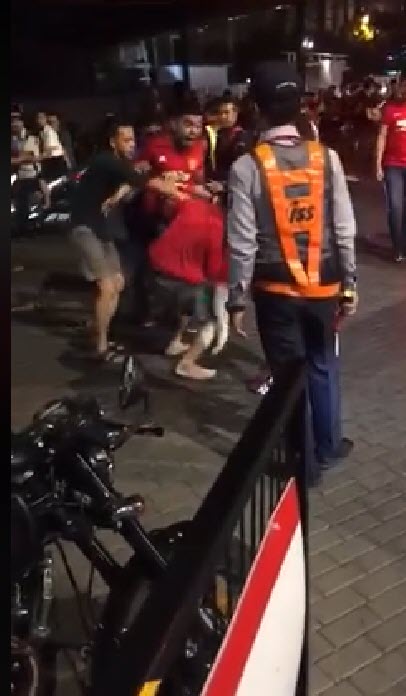 แฟนบอลตีกัน