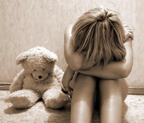 ลุงหื่นกามข่มขืนหลานสาววัย 4 ขวบ