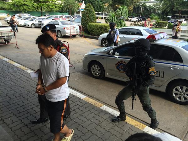 คุมตัว 4 ชายชุดดำ ทำแผนสี่แยกคอกวัว