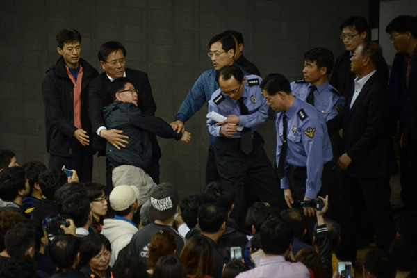 ผู้ปกครองเด็กนักเรียนที่ประสบเหตุเรือล่มเกาหลี