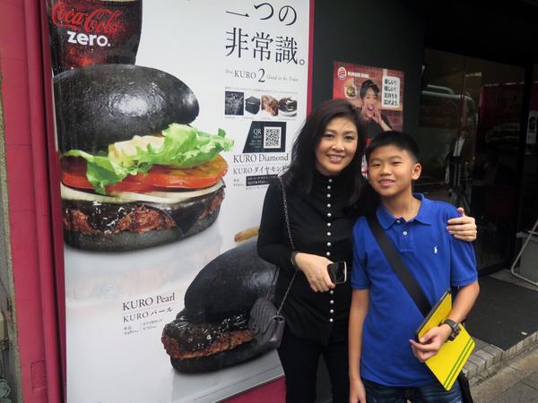 ภาพครอบครัว ทักษิณ ยิ่งลักษณ์ น้องไปป์ พบกันที่โตเกียว