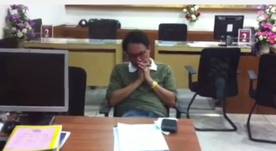 ผอ.ฝ่ายฯ ห้างมาบุญครอง เมาแล้วขับเบนซ์ชนคนขายของริมทางดับ