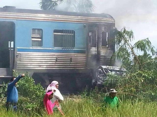 รถไฟสายกทม.-หัวหินชนรถเก๋ง