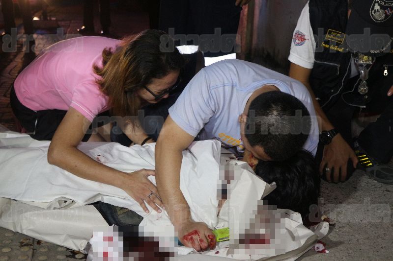 หนุ่มไปฉลองวันเกิดอายุ 17 แต่ถูกคู่อริเรียกไปรุมฟันดับ