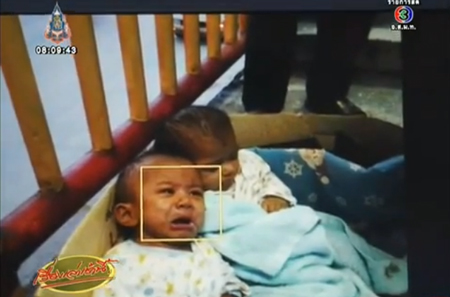 พบทารกแฝด วัย 6 เดือน ถูกทิ้งบนสะพานลอย หน้าบิ๊กซี บ้านบึง