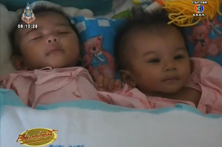 พบทารกแฝด วัย 6 เดือน ถูกทิ้งบนสะพานลอย หน้าบิ๊กซี บ้านบึง