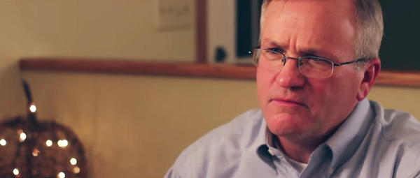 พ่อแก้เผ็ดลูก ๆ ที่ชอบเล่นโทรศัพท์บนโต๊ะอาหาร