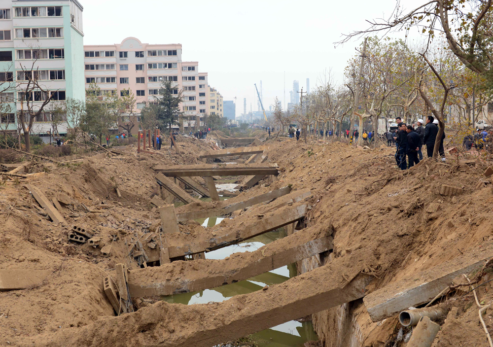 ท่อส่งน้ำมันระเบิดในจีน 