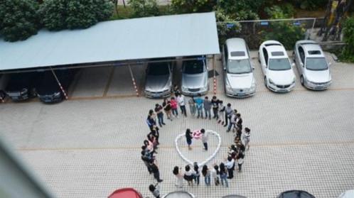 หนุ่มจีนทุ่มซื้อ iPhone6 99 เครื่อง เรียงเป็นหัวใจรอสารภาพรักสาว 