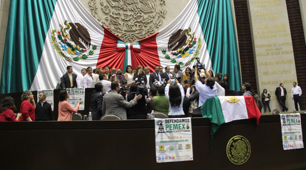 สภาเม็กซิโกสุดวุ่น ส.ส. ตะลุมบอนคัดค้าน พ.ร.บ.แปรรูปพลังงาน